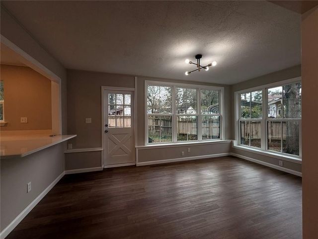 1055 Pinecrest Drive, Forest Park, GA 30297