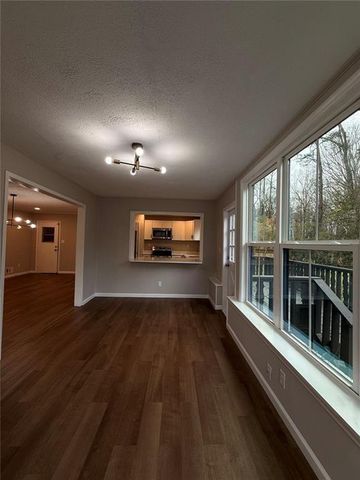 1055 Pinecrest Drive, Forest Park, GA 30297