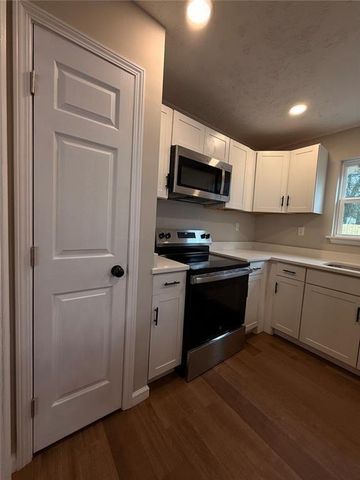 1055 Pinecrest Drive, Forest Park, GA 30297