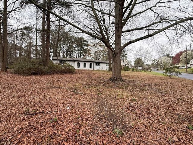 1055 Pinecrest Drive, Forest Park, GA 30297