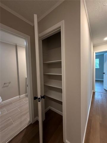 1055 Pinecrest Drive, Forest Park, GA 30297