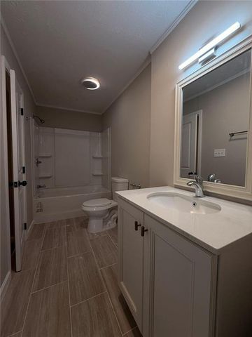 1055 Pinecrest Drive, Forest Park, GA 30297