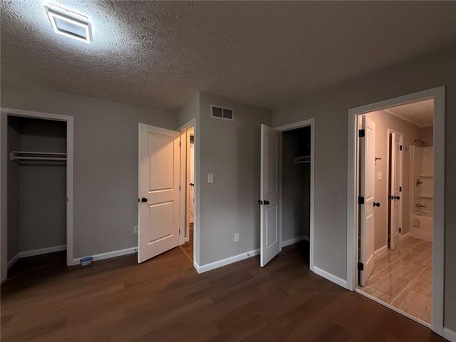 1055 Pinecrest Drive, Forest Park, GA 30297