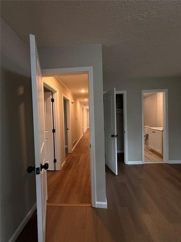 1055 Pinecrest Drive, Forest Park, GA 30297