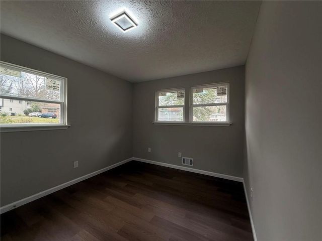 1055 Pinecrest Drive, Forest Park, GA 30297