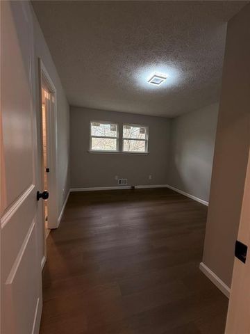 1055 Pinecrest Drive, Forest Park, GA 30297