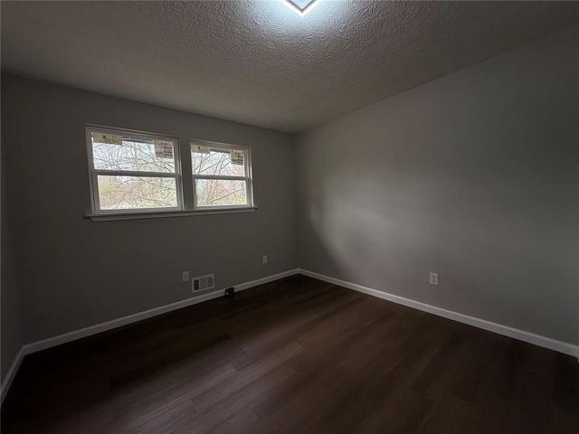 1055 Pinecrest Drive, Forest Park, GA 30297