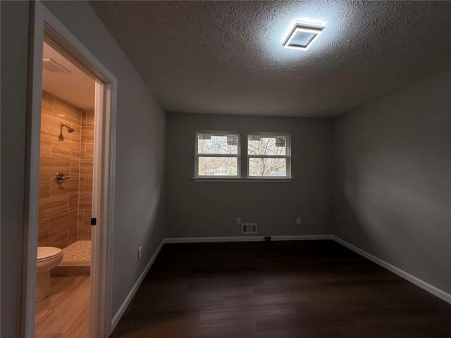 1055 Pinecrest Drive, Forest Park, GA 30297