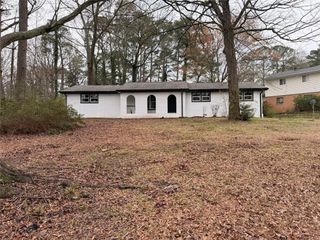 1055 Pinecrest Drive, Forest Park, GA 30297