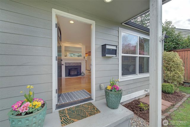 7940 17th Avenue SW, Seattle, WA 98106