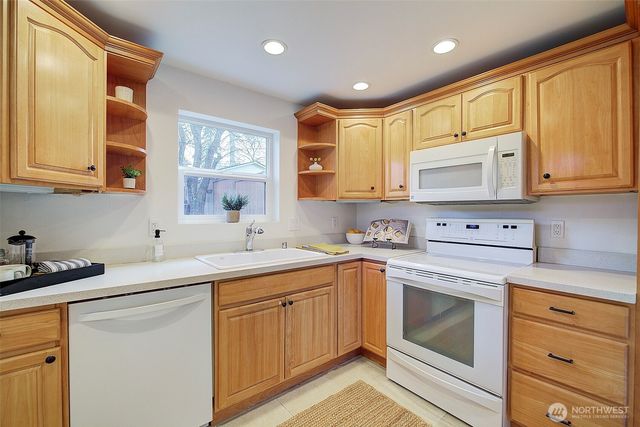 7940 17th Avenue SW, Seattle, WA 98106