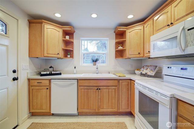 7940 17th Avenue SW, Seattle, WA 98106