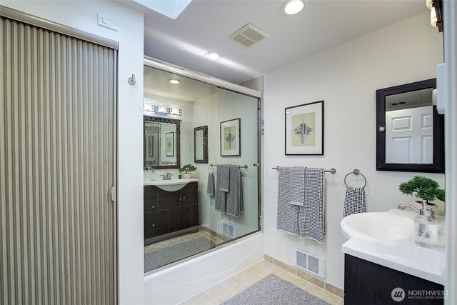 7940 17th Avenue SW, Seattle, WA 98106