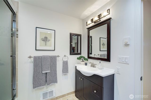 7940 17th Avenue SW, Seattle, WA 98106