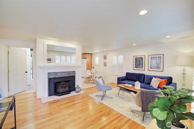 7940 17th Avenue SW, Seattle, WA 98106