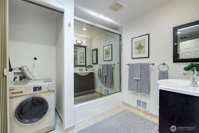 7940 17th Avenue SW, Seattle, WA 98106