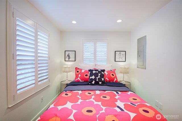 7940 17th Avenue SW, Seattle, WA 98106