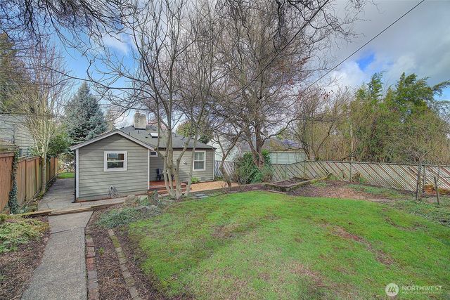 7940 17th Avenue SW, Seattle, WA 98106