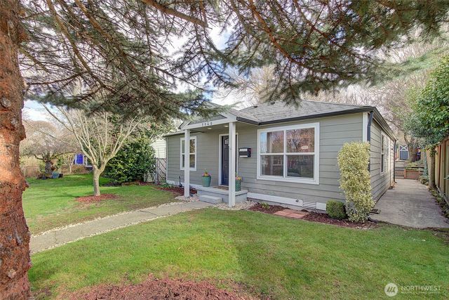 7940 17th Avenue SW, Seattle, WA 98106