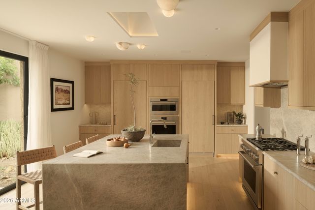 5970 N ECHO CANYON Drive, Phoenix, AZ 85018