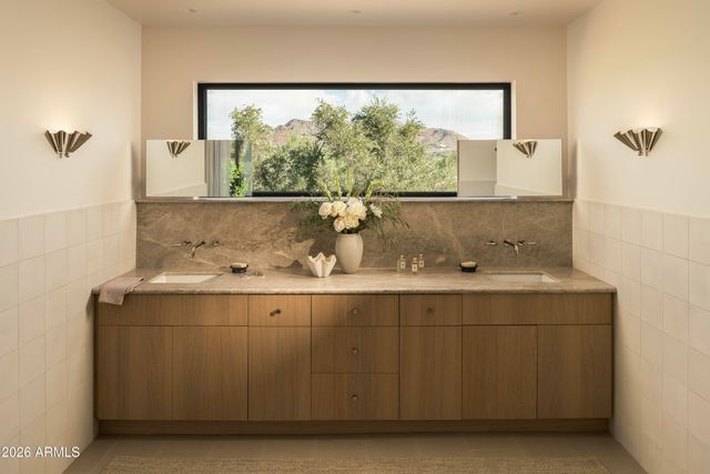 5970 N ECHO CANYON Drive, Phoenix, AZ 85018