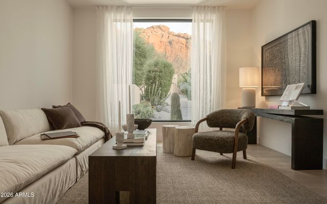 5970 N ECHO CANYON Drive, Phoenix, AZ 85018