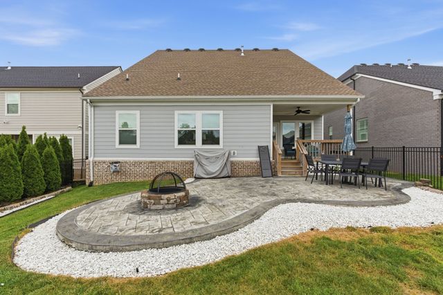 443 Meandering Way, White House, TN 37188