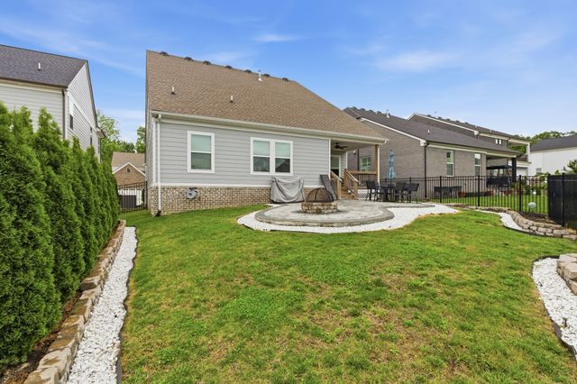 443 Meandering Way, White House, TN 37188
