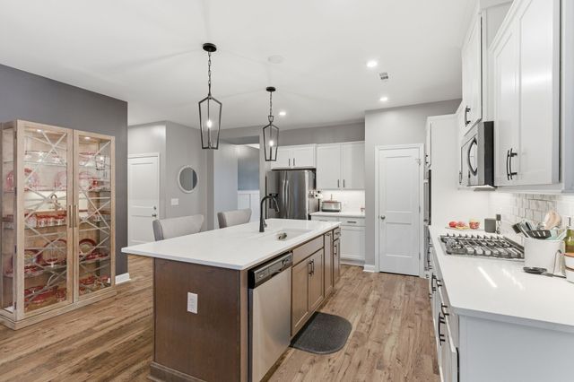 443 Meandering Way, White House, TN 37188