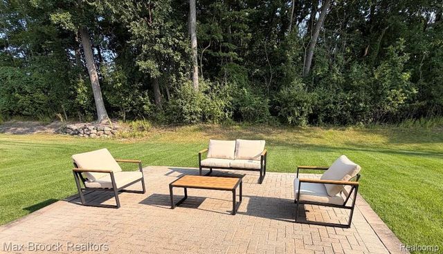 8012 IVY GLEN PARK LANE, White Lake Charter Township, MI 48386