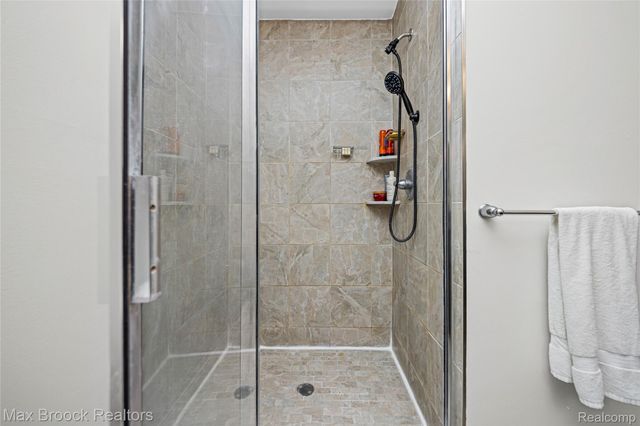 8012 IVY GLEN PARK LANE, White Lake Charter Township, MI 48386