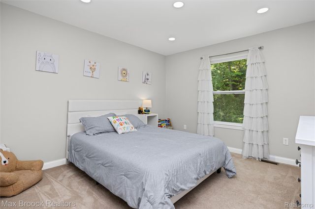 8012 IVY GLEN PARK LANE, White Lake Charter Township, MI 48386