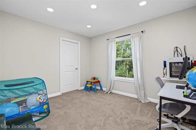 8012 IVY GLEN PARK LANE, White Lake Charter Township, MI 48386