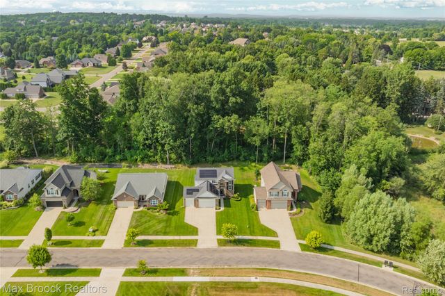 8012 IVY GLEN PARK LANE, White Lake Charter Township, MI 48386