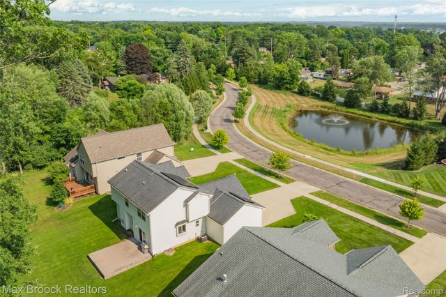 8012 IVY GLEN PARK LANE, White Lake Charter Township, MI 48386