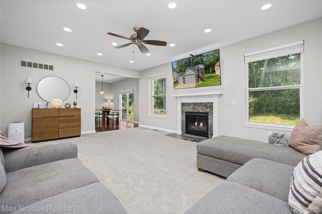 8012 IVY GLEN PARK LANE, White Lake Charter Township, MI 48386