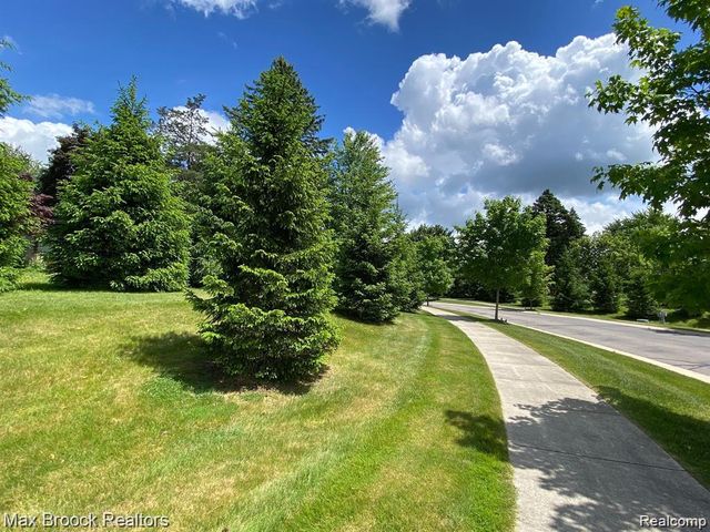 8012 IVY GLEN PARK LANE, White Lake Charter Township, MI 48386