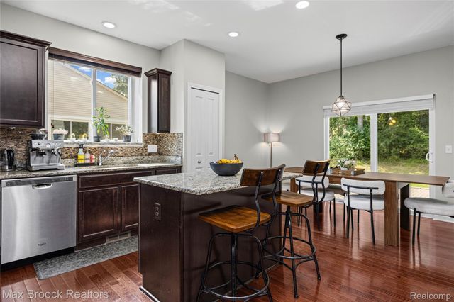8012 IVY GLEN PARK LANE, White Lake Charter Township, MI 48386