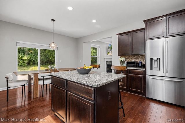 8012 IVY GLEN PARK LANE, White Lake Charter Township, MI 48386