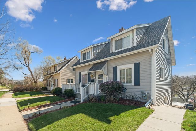 311 22nd St NE, Cedar Rapids, IA 52402