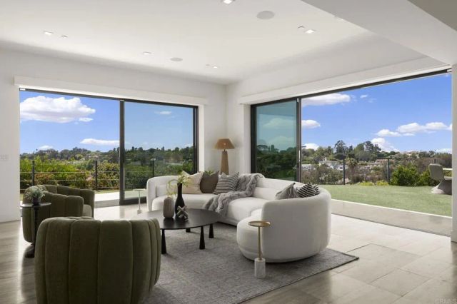 2170 Via Nina, La Jolla, CA 92037