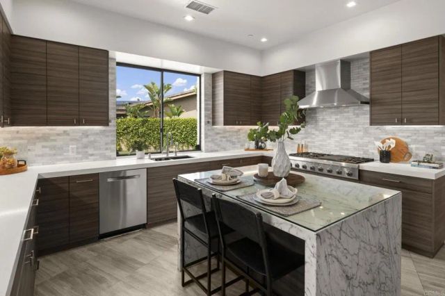 2170 Via Nina, La Jolla, CA 92037