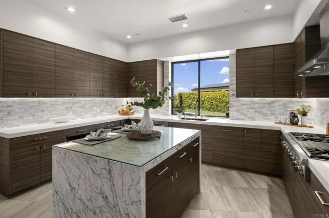 2170 Via Nina, La Jolla, CA 92037