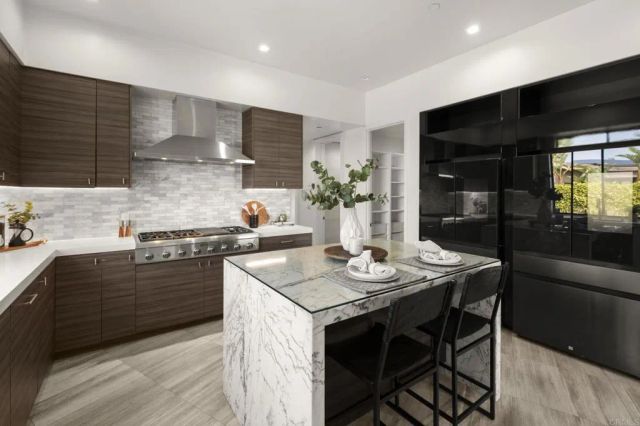 2170 Via Nina, La Jolla, CA 92037