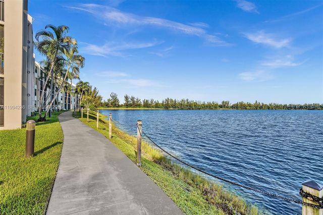 109 Lake Emerald Dr 108, Oakland Park, FL 33309