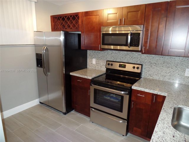 109 Lake Emerald Dr 108, Oakland Park, FL 33309