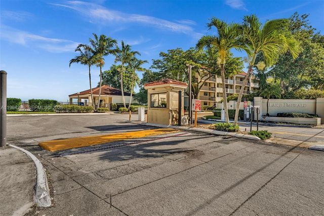 109 Lake Emerald Dr 108, Oakland Park, FL 33309