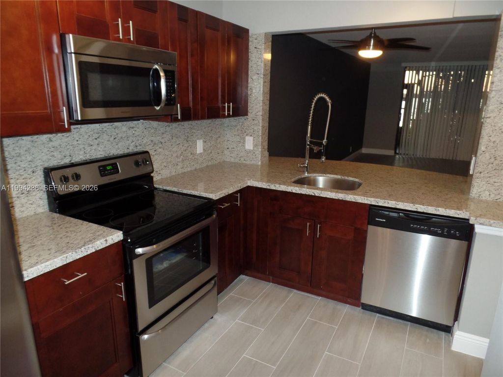 109 Lake Emerald Dr 108, Oakland Park, FL 33309