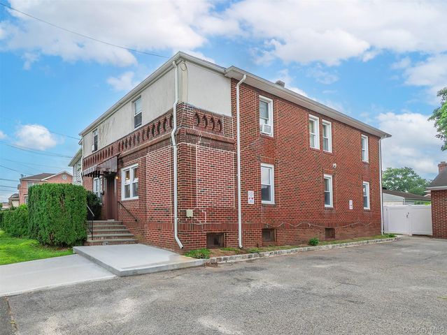 92 Elm Avenue 1st Floor, Glen Cove, NY 11542