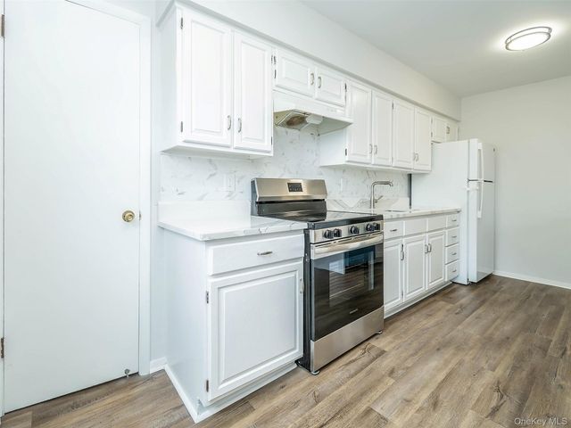 92 Elm Avenue 1st Floor, Glen Cove, NY 11542